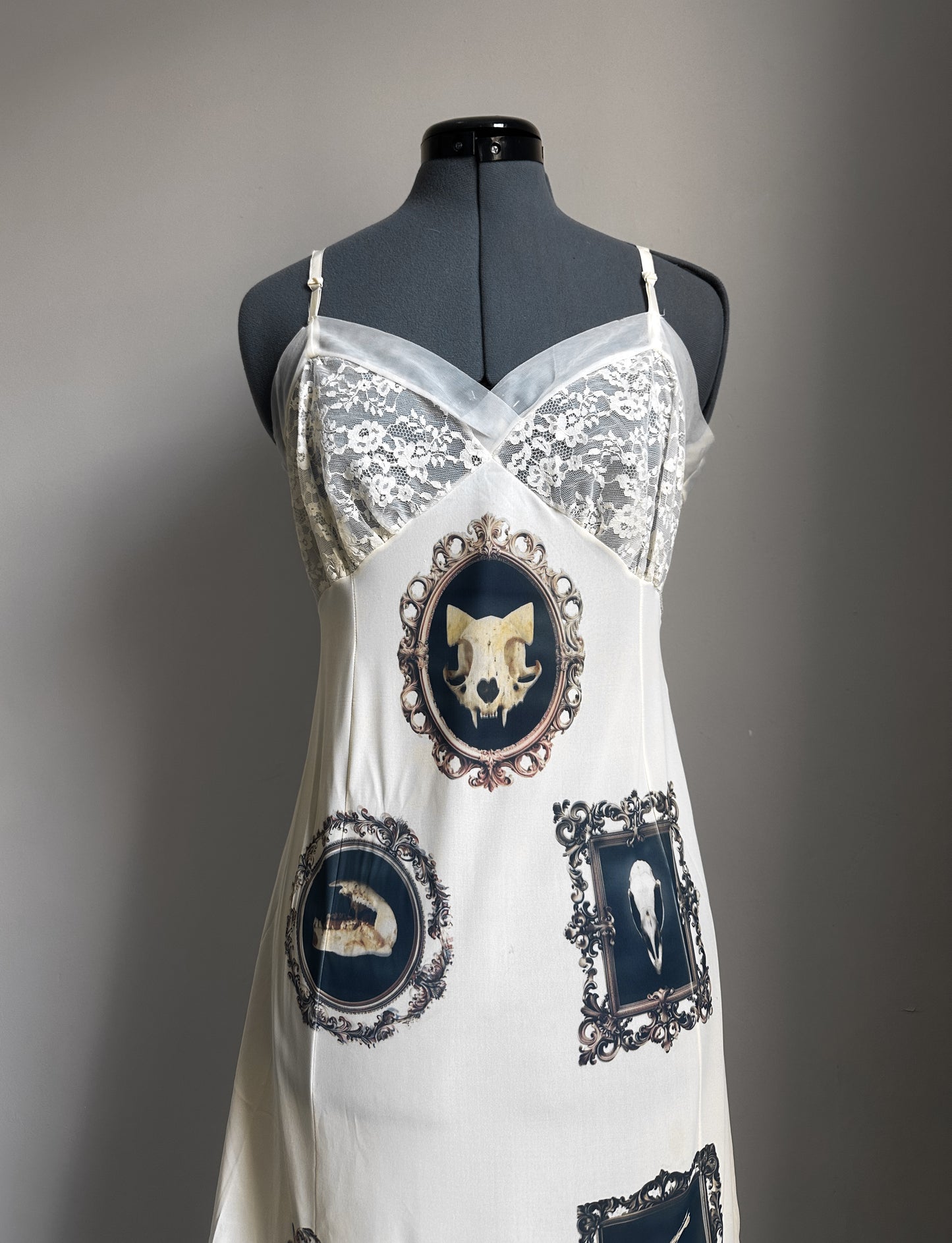 Skull pendant dress (S)