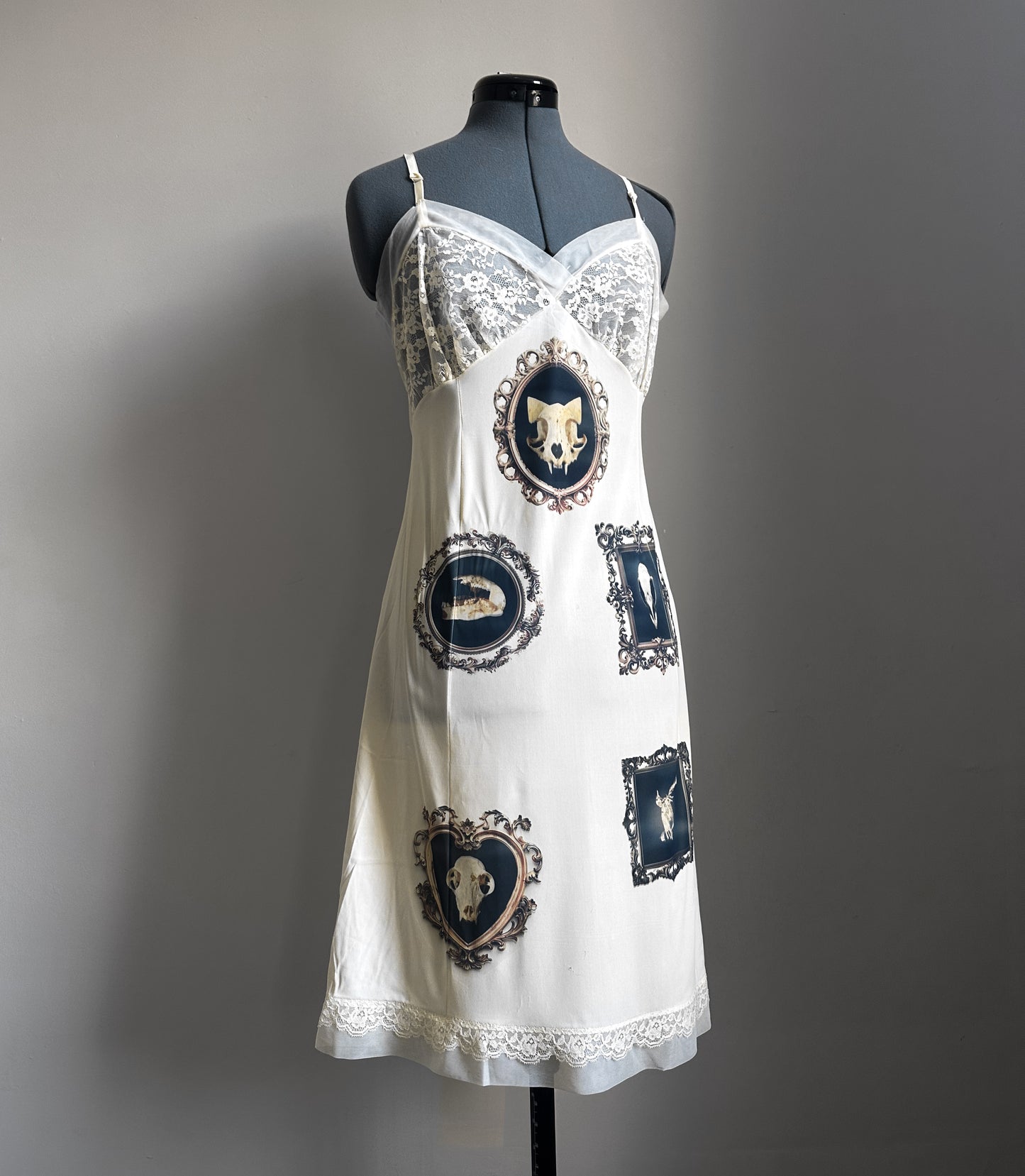 Skull pendant dress (S)